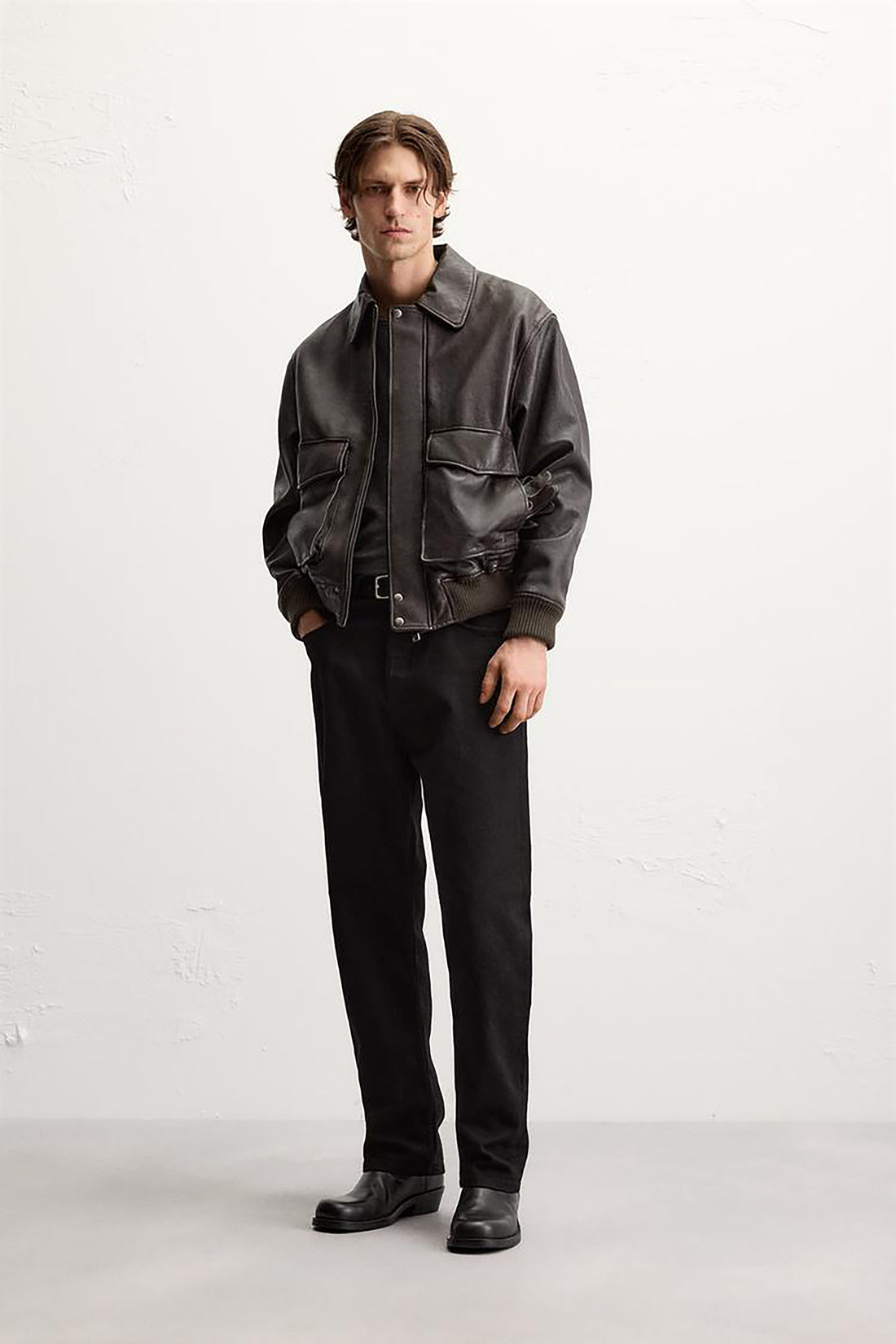 Chaqueta bomber de cuero con bolsillos para hombre