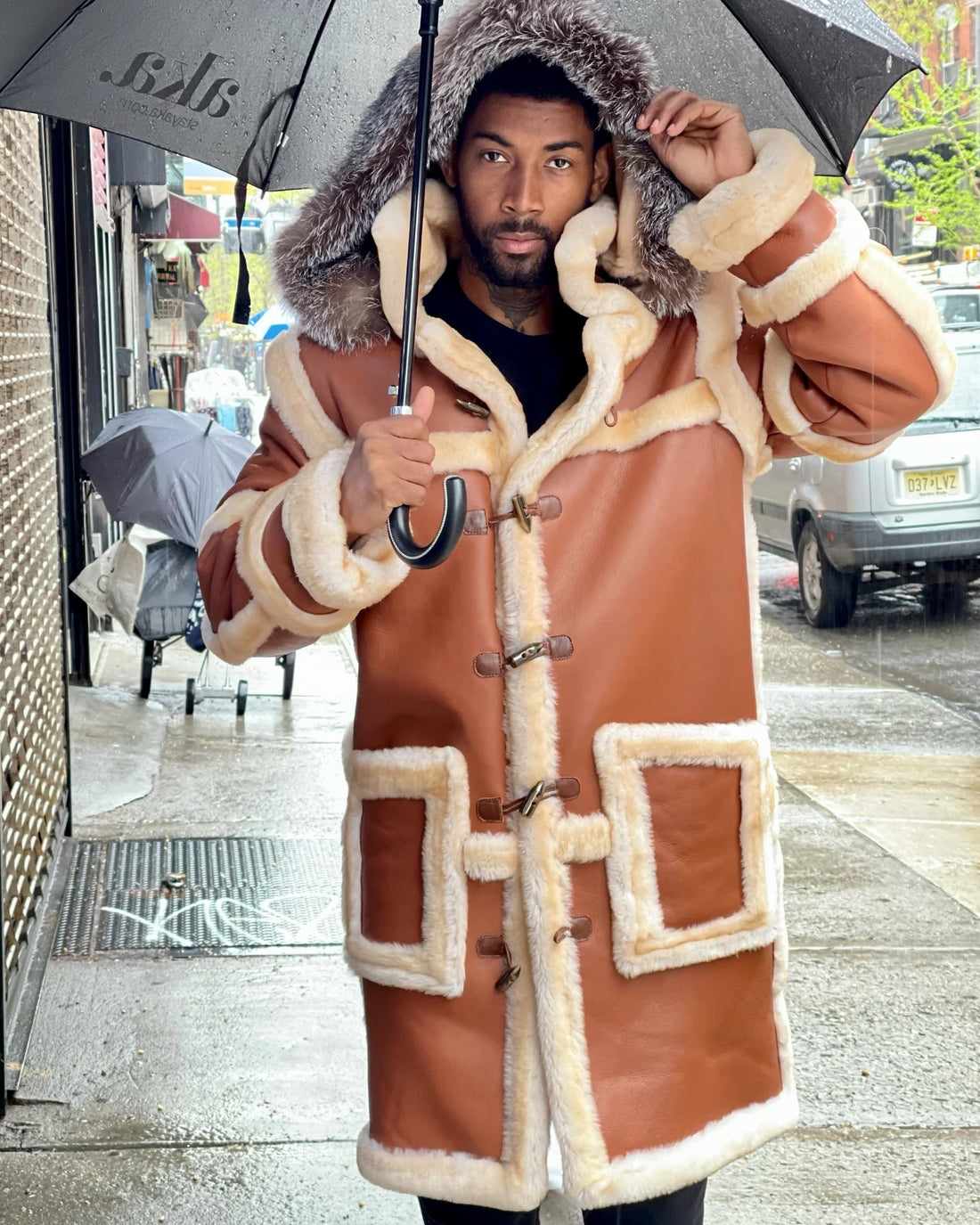 CHAQUETA DE PIEL DE PIEDRA PARA HOMBRE - 3/4 COÑAC CON CAPUCHA DE PIEL DE ZORRO