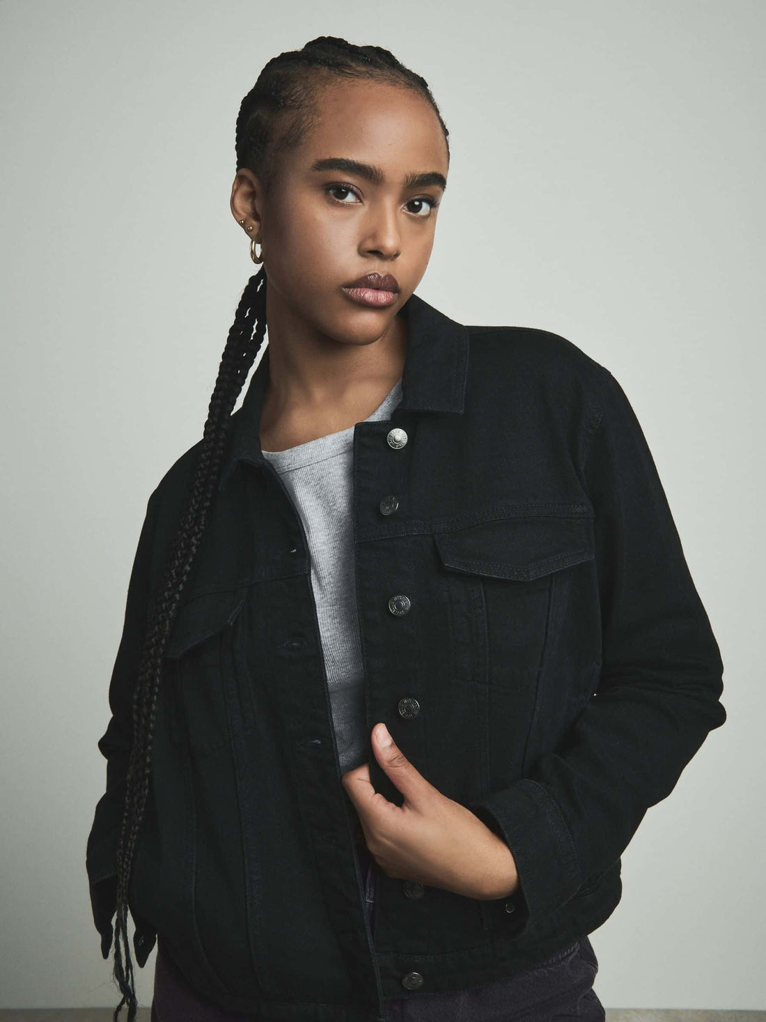 Chaqueta vaquera negra con botones para mujer