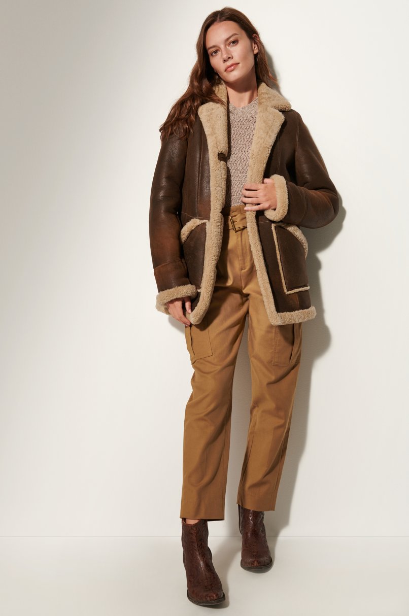 Brauner Damenmantel aus Pelz und Schaffell