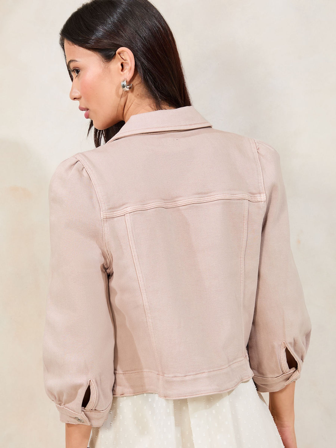 Chaqueta vaquera con cuello y mangas abullonadas para mujer