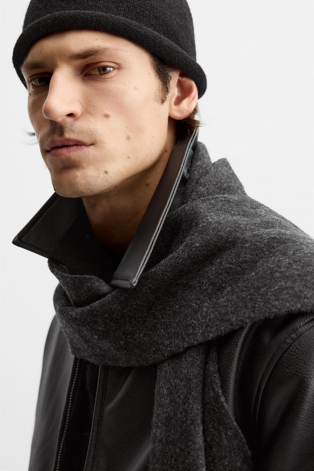 Sath Simple Fashion Jacket With two Pockets and a Zip Down