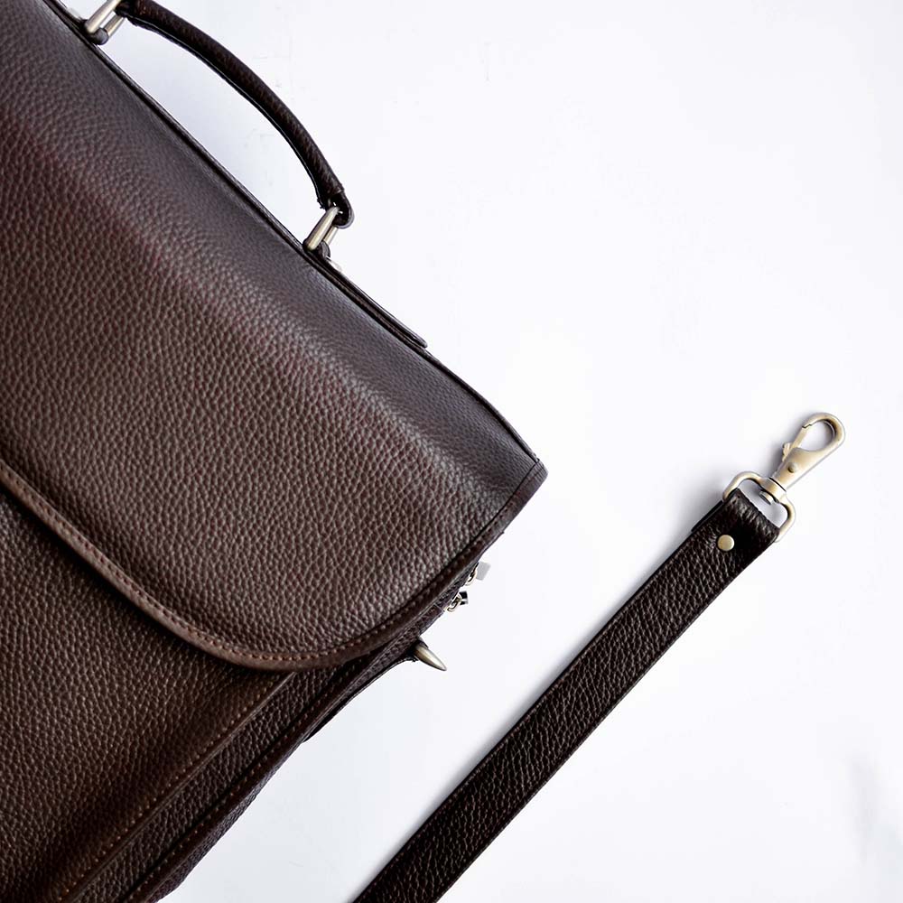 Unisex Leather Laptop Messenger Bag – Brown
