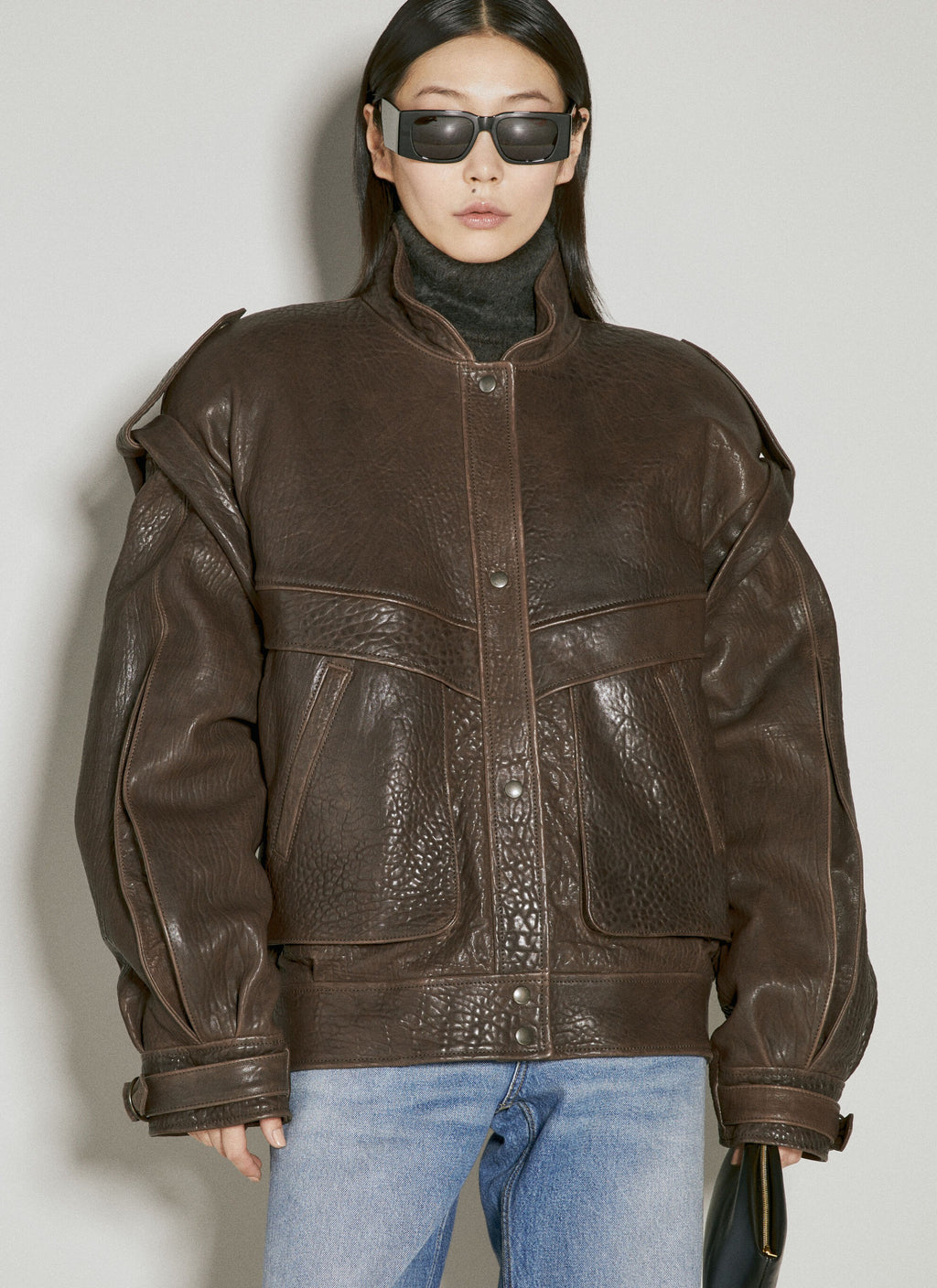 Chaqueta de cuero extragrande de manga larga con puños ajustables para mujer