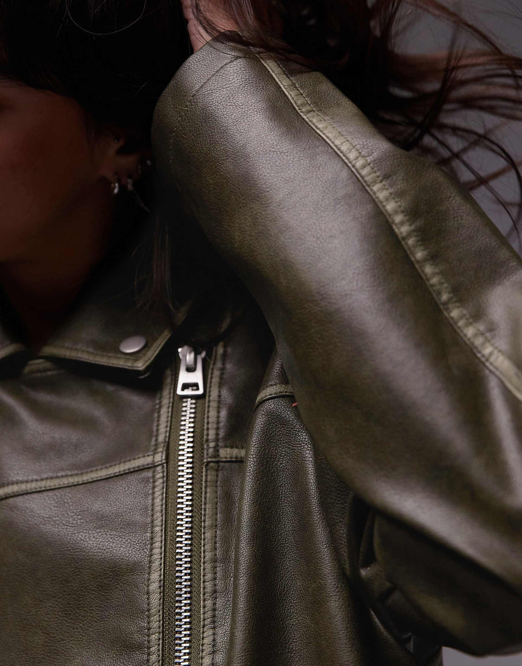 Super-Oversize-Kunstlederjacke mit Gürtelsaum für Damen