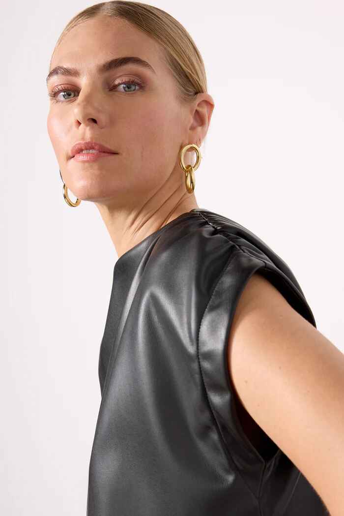 Top musculoso de cuero negro Astrid para mujer