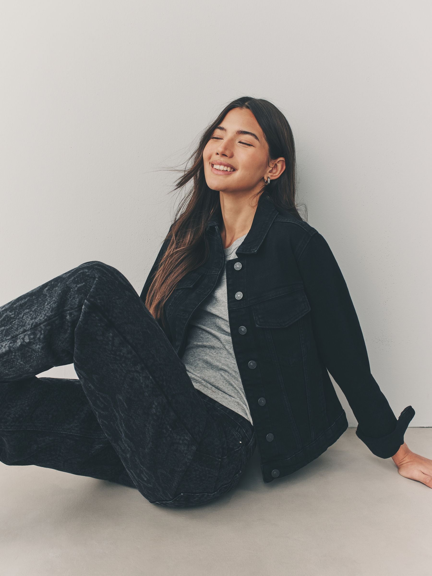 Women's Classic Collar Black Fitted Denim Jacket