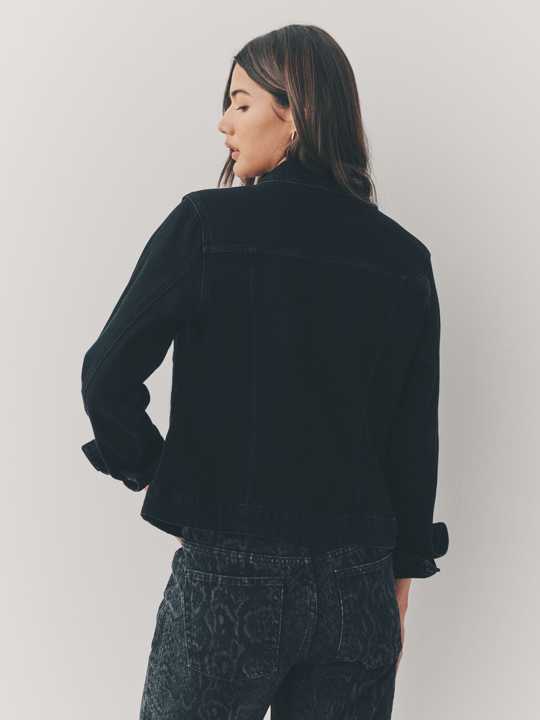 Women's Classic Collar Black Fitted Denim Jacket