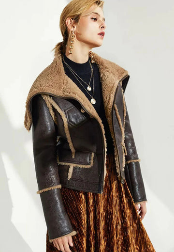 Dunkelbraune Damen-Lederjacke mit langem Kragen und Lammfell