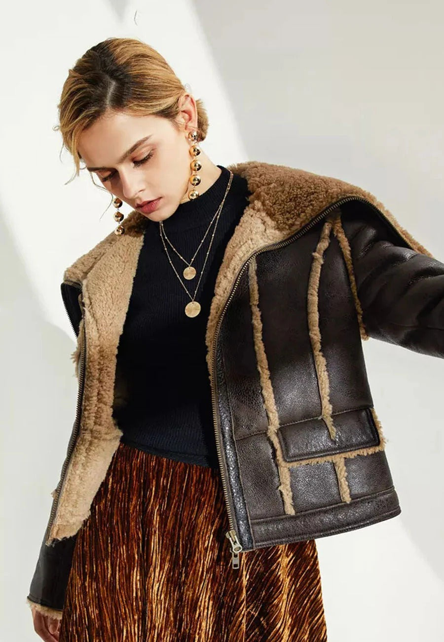 Dunkelbraune Damen-Lederjacke mit langem Kragen und Lammfell