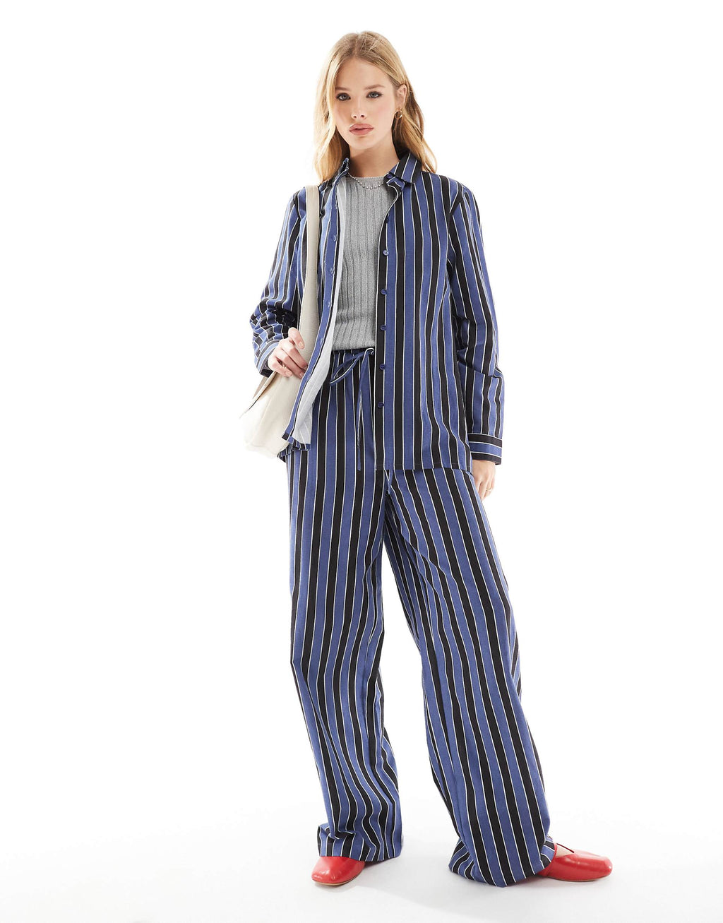 Women's Oversized Fit Spread Collar Shirt