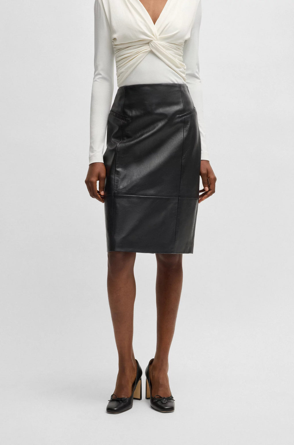 Women's Pencil Skirt in lustrous Leather