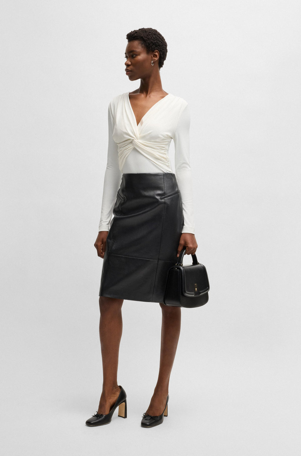 Women's Pencil Skirt in lustrous Leather