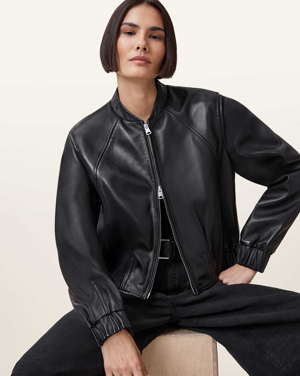 Bomber-Lederjacke mit plissiertem Saum für Damen 