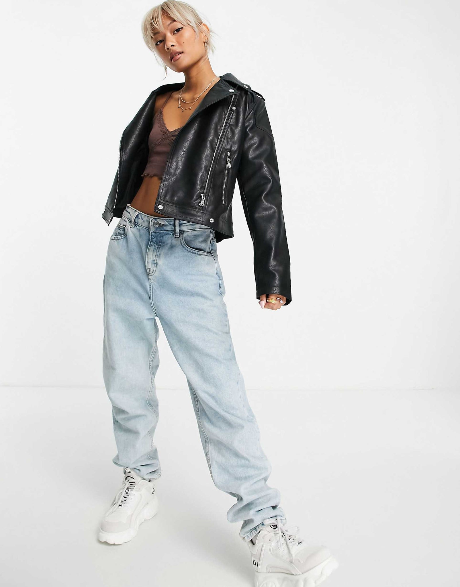 Damen Bikerjacke aus Kunstleder mit Schulterklappen