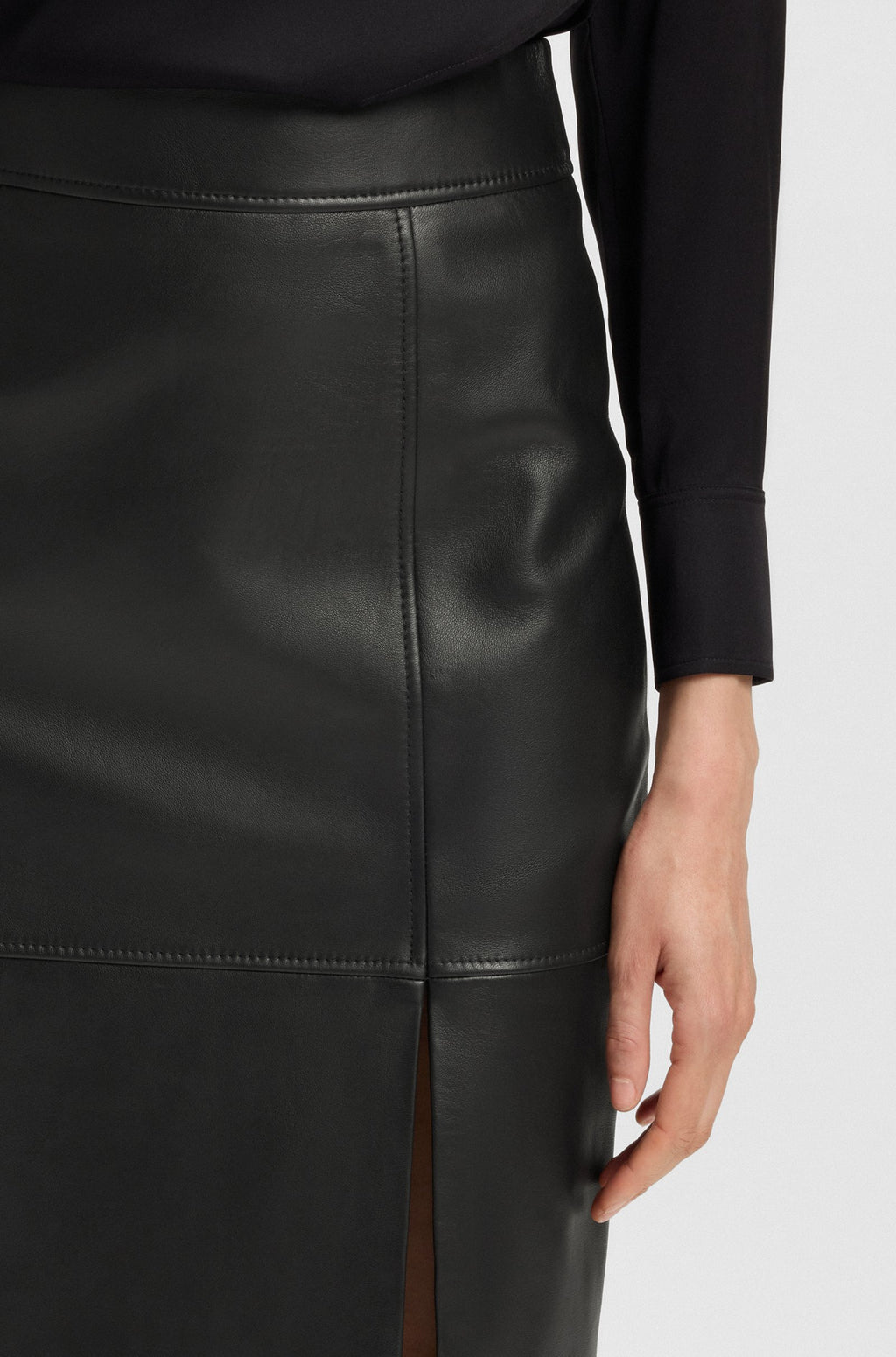 Women's Slim-Fit Pencil Skirt in Leather