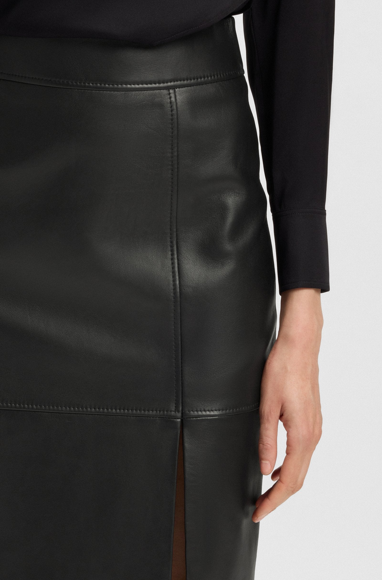 Women's Slim-Fit Pencil Skirt in Leather