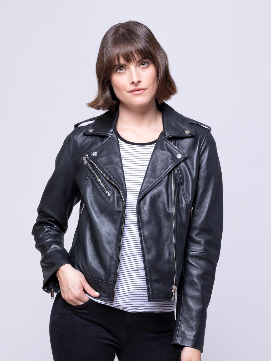 Slim Fit Bikerjacke aus Leder mit Reißverschlussbündchen für Damen