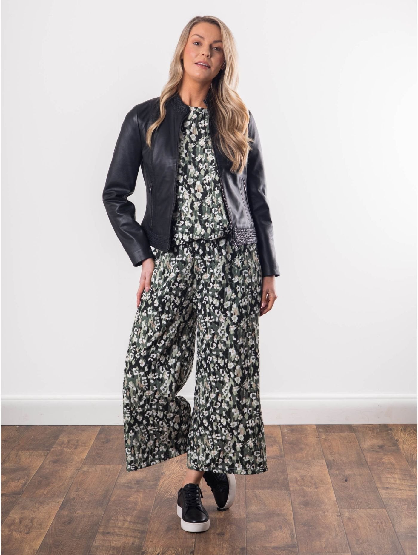 Women's True Fit Black Simple Leather Jacket